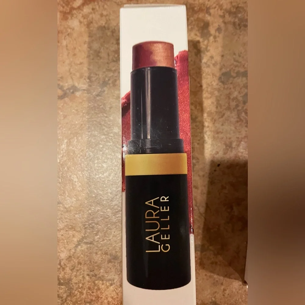 NWT Laura Geller Italian Marble Blush Stick color- D’oro Berry